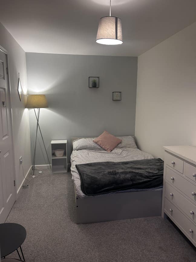 Furnished bedroom for rent in Helston Main Photo