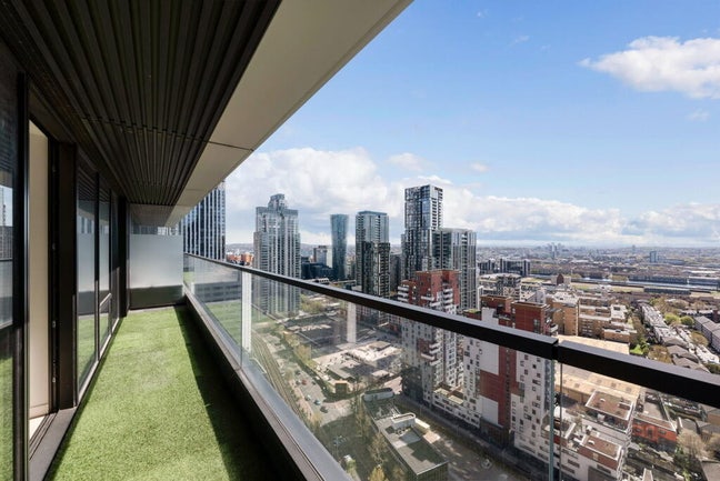 Luxury Canary Wharf high-rise w/gym, spa etc. Main Photo