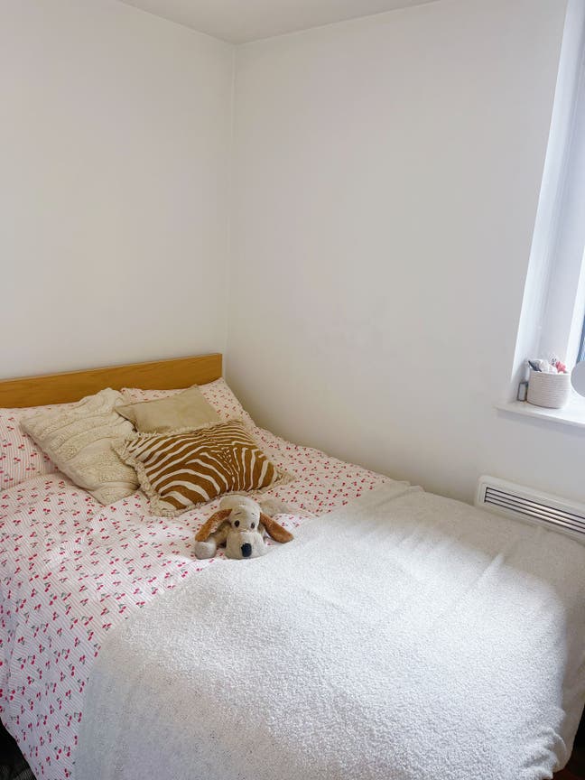 Cute Room with a lot of daylight Main Photo