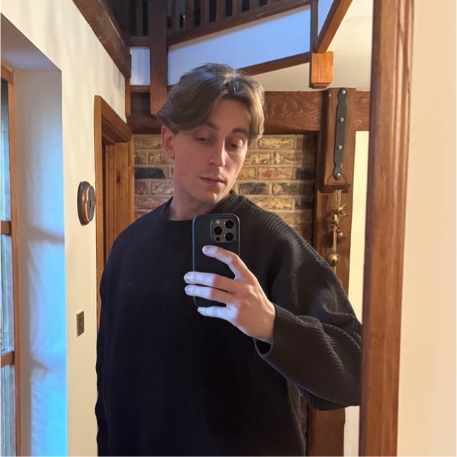 Professional Male seeks a single or double room Main Photo