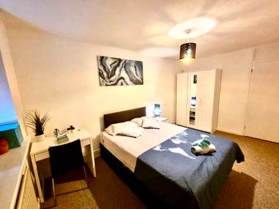 2 big double rooms available same flat  Main Photo