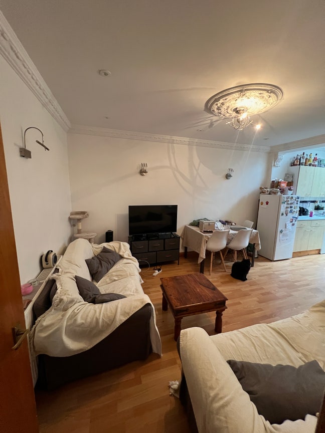 Double Room in Golders Green Available  Main Photo