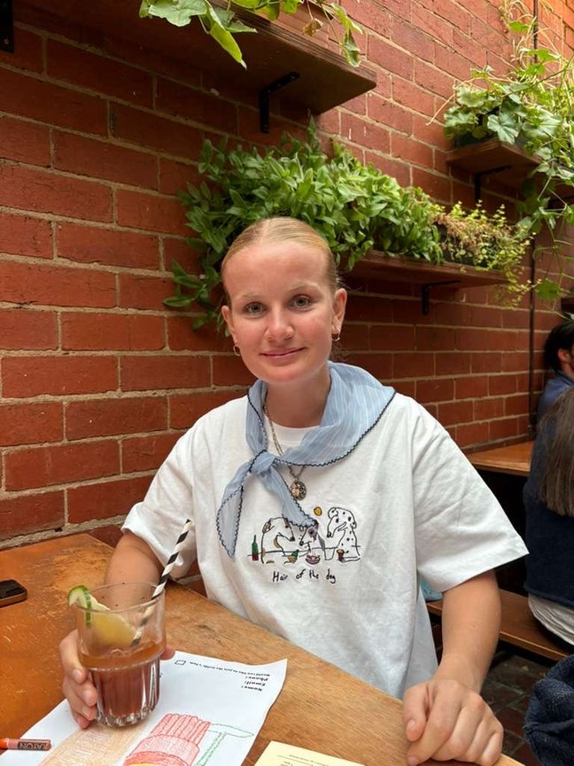 Masters student looking for room/ Main Photo