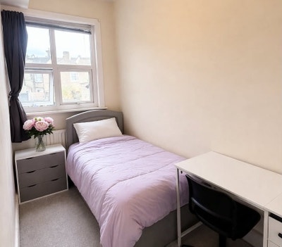 Cozy Small Room in a home near Seven Sisters! Main Photo