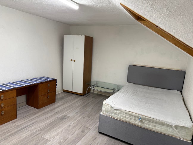 Bedrooms Very Near Ibrox Underground Station Main Photo