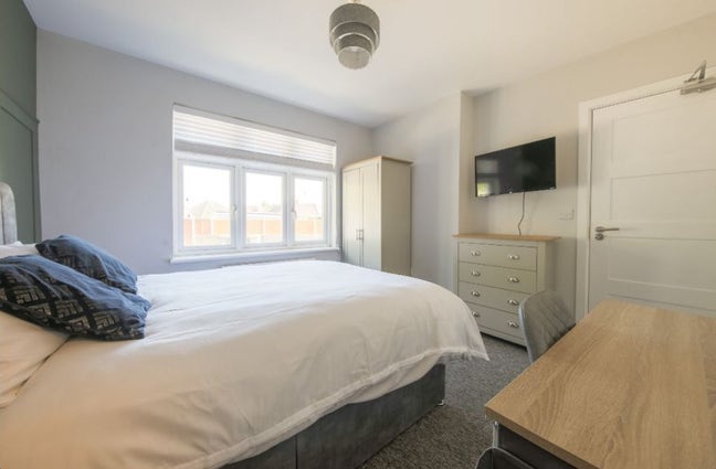 Luxury Ensuite Room in Spacious Home Main Photo