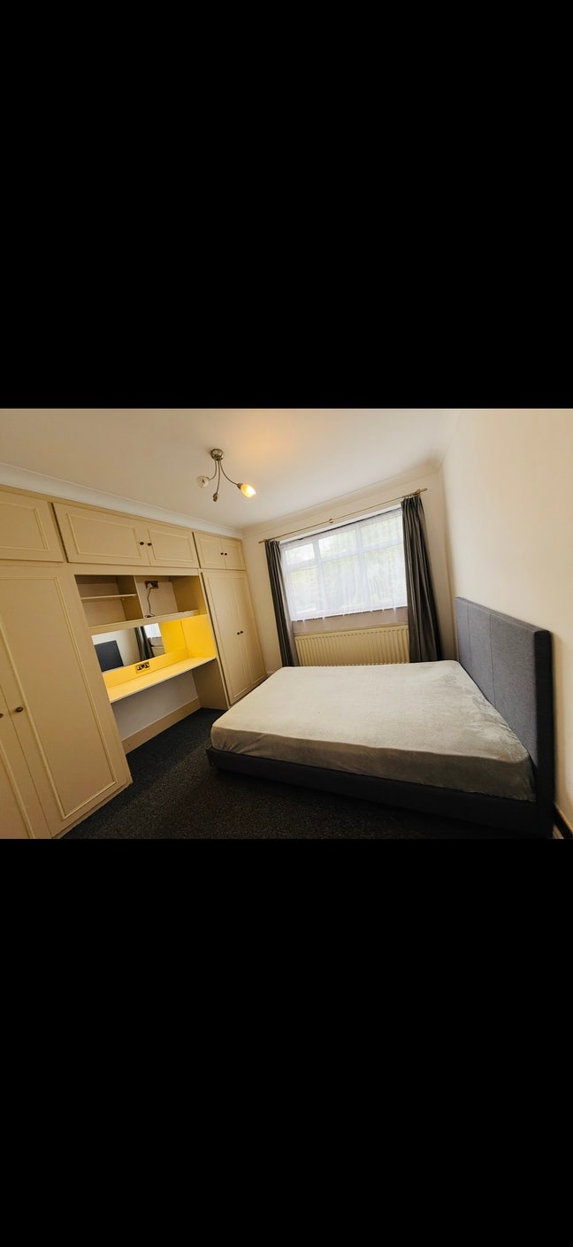 2 spacious Double room to rent in Kingsbury Main Photo