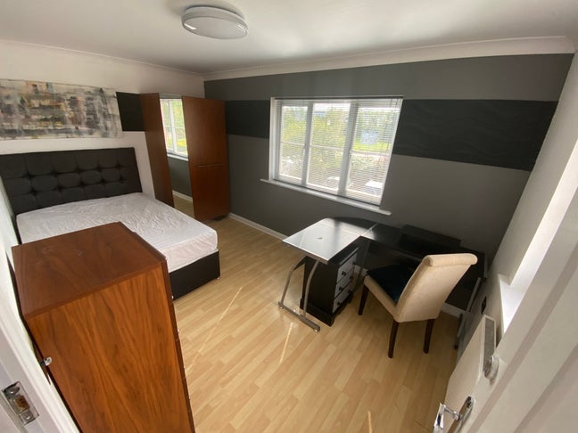  Luxury Dual Aspect Room ⭐️ Own Ensuite & Parking Main Photo