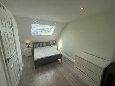 Two Rooms All Bills 🛏  - Huge Lounge & Garden 🌳  Main Photo