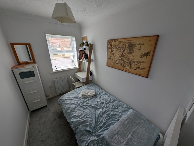 Single room, weekdays only 2 miles from city Main Photo