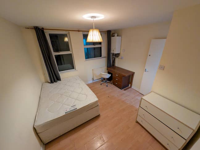 Furnished Double Room — Fallowfield/Ladybarn Main Photo