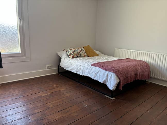 Lovely spacious room in friendly house  Main Photo