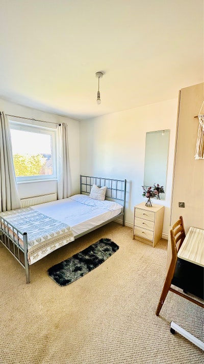 🌟Room for Rent - Comfortable|Clean|Well Connected🌟 Main Photo