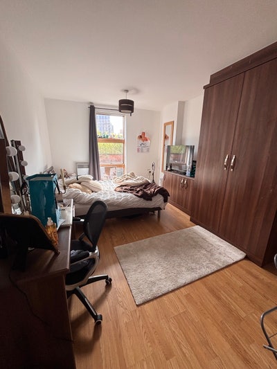 1 Bed + Private Bathroom (2 Bedroom Flat) Main Photo