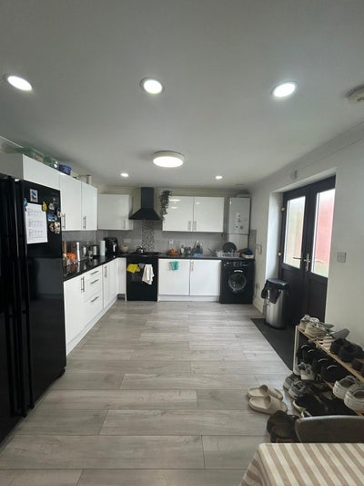 Double Room To Let - Redbridge (&pound;650 per month) Main Photo