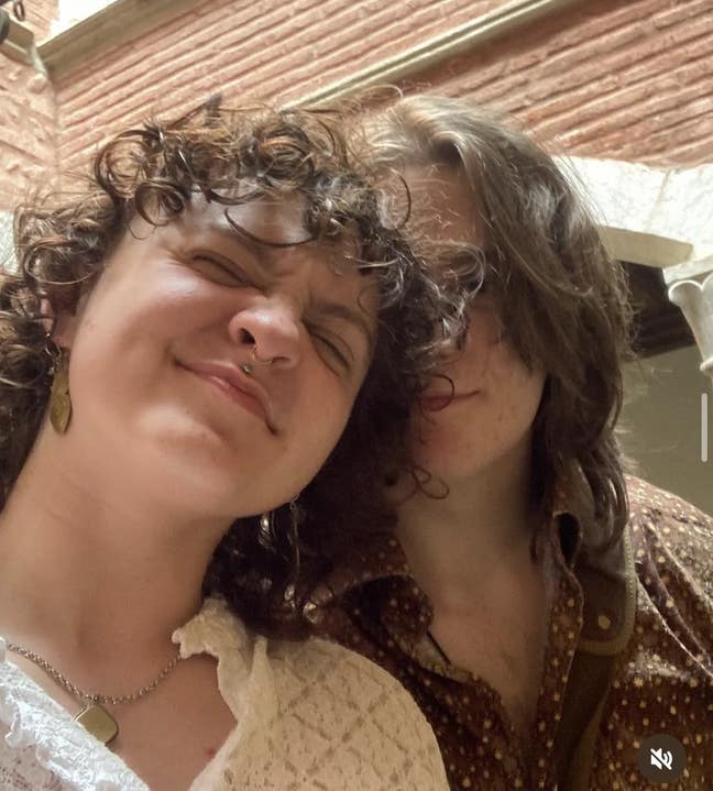  me and my partner looking for a shared house! Main Photo
