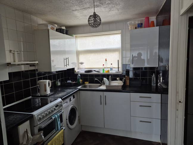 Bright Single Room  15 Mins to City Centre  Main Photo