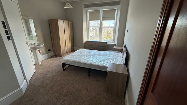 Fully Furnished Rooms to Rent AB10! Main Photo