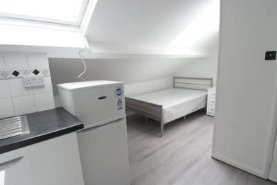 Studio flat to rent 2 mins from W.Junction Station Main Photo