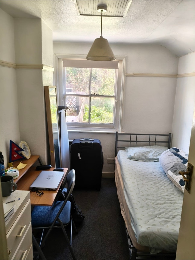 Nice bright airy room  Main Photo