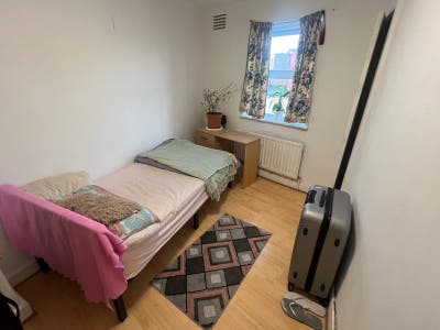 THREE rooms (Ledbury Rd / Notting Hill Gate)  Main Photo