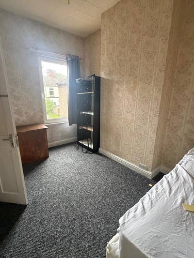 Single Room Main Photo