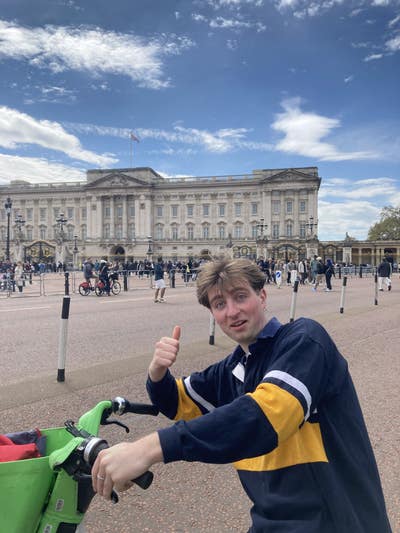 Recently moved to London from Ireland. I am e... Main Photo