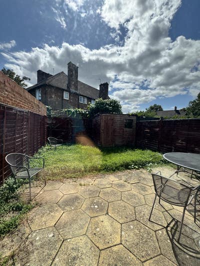 Double Room in House with Garden – Shepherd’s Bush Main Photo