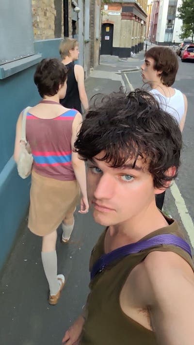 Let me in Camberwell !  Main Photo