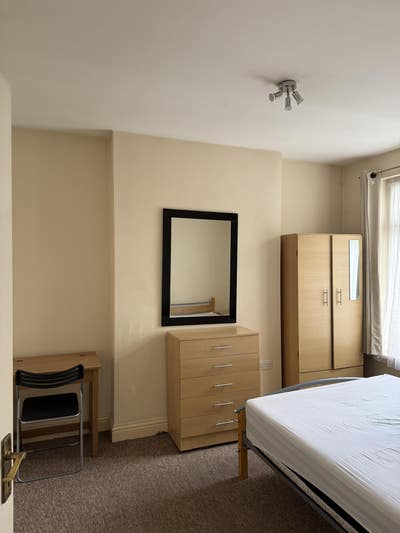 Lovely Bright Double Room - All Bills Included  Main Photo