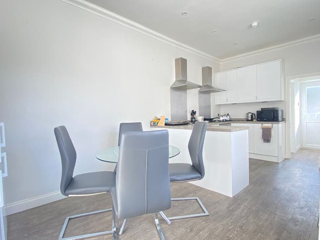 Beautiful room available Main Photo
