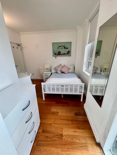 Double room in Crossharbour Main Photo