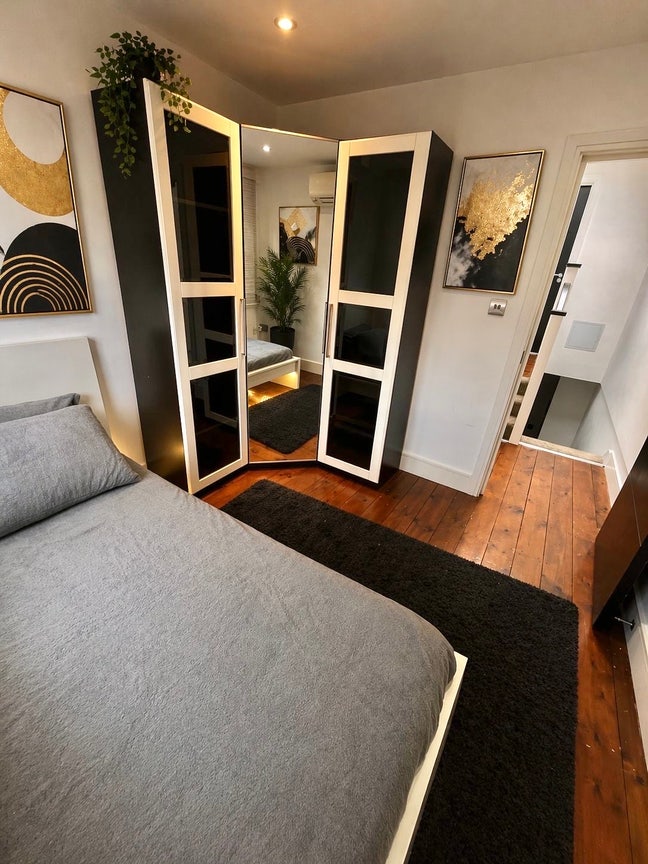 🚆5 min to Elizabeth line • Compact room, IG1 2DY Main Photo