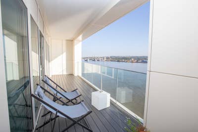 Bright Double | Riverside 3Bed w/ Balcony & Living Main Photo
