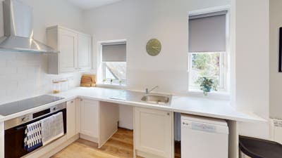 Recently Refurbished 6-Bedroom Student Home Main Photo