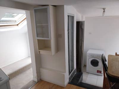 Studio Flat in Quiet Street. Central Jesmond Main Photo