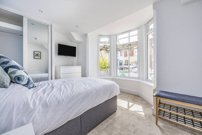 Bright Ensuite Room Available |💰&pound;100 Cashback Main Photo