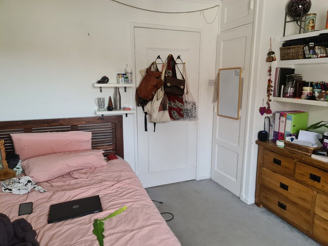 Bright and spacious double room  Main Photo