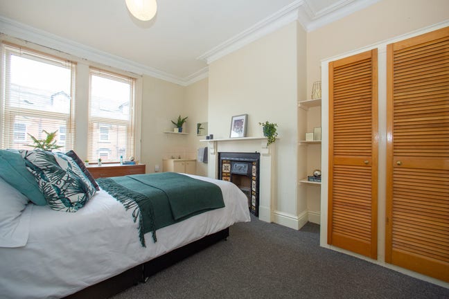 8-Bed Student House Share - 22 Manor Terrace Main Photo