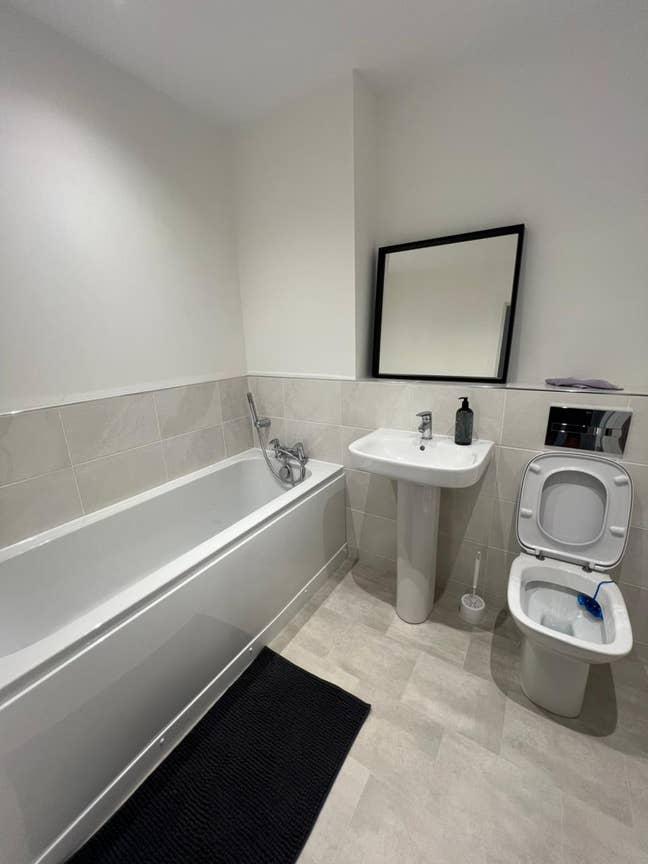 1 Room available at G209BG Main Photo