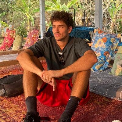 Consultant (27) | Clean & Tidy | Moving in May Main Photo