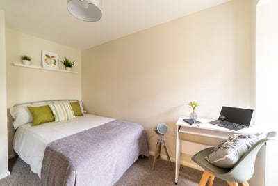 🏡 Cute En-suite With Quirky Storage 🤩 Main Photo