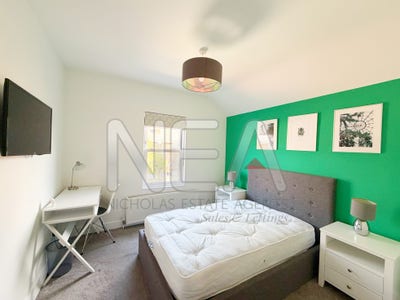 Oxford Road, West Reading: Double ensuite room Main Photo