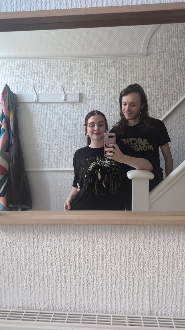 3 soon to be graduates looking for housing  Main Photo