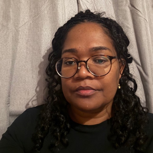 Professional Female seeks a single or double room Main Photo