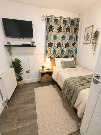Furnushed room available in Romford Main Photo