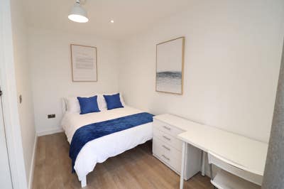Aldgate / Zone 1 🚇 Rooms with Attached Bathroom Main Photo