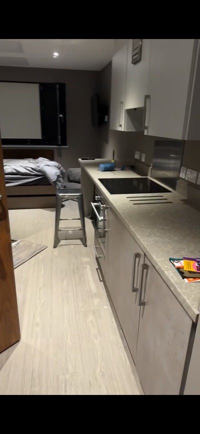 Silver studio for rent - Eclipse  Main Photo