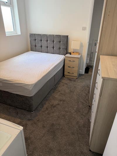 Ensuite Room Available in Pro Hshare All Bills In Main Photo