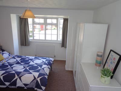 * Enjoy the benefit of your own en suite * Main Photo